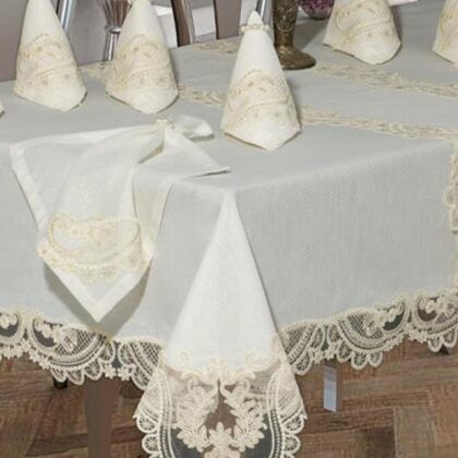 CD 15 Galdauts 160x250 cm , celiņš 40x145 cm, 12 salvetes ar gredzeniem 35x35 cm , 49 eur