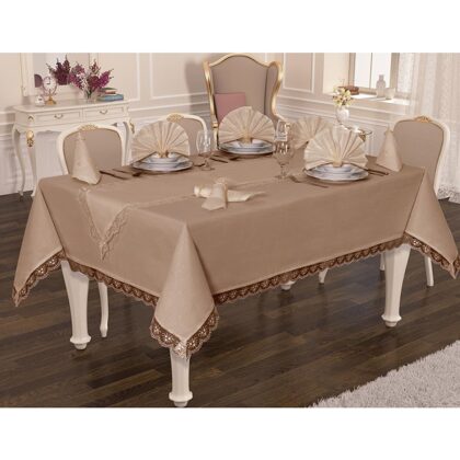 CD 17 Galdauts 160x220 cm , celiņš 45x140 cm, 12 salvetes ar gredzeniem 35x35 cm , 25 eur