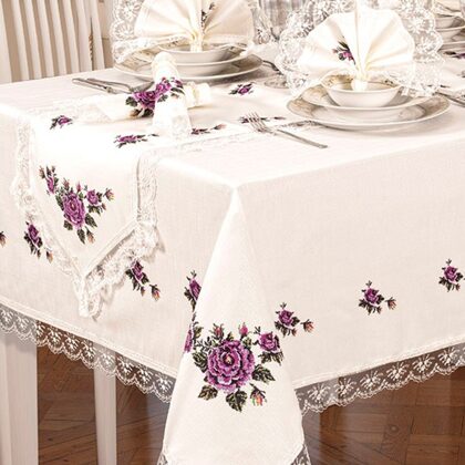 CD 18 Galdauts 160x220 cm ,celiņš 35x150 cm , 8 salvetes ar gredzeniem 35x35 cm , 30 eur  