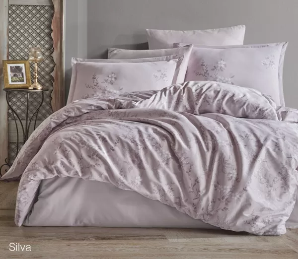 Satīns de Luxe/SILVA/
palags 240x260 cm/virspalags 200x220 cm un 4 gab spilvendrānas 50x70 cm/100% kokvilnas satīns&nbsp;/108 eur