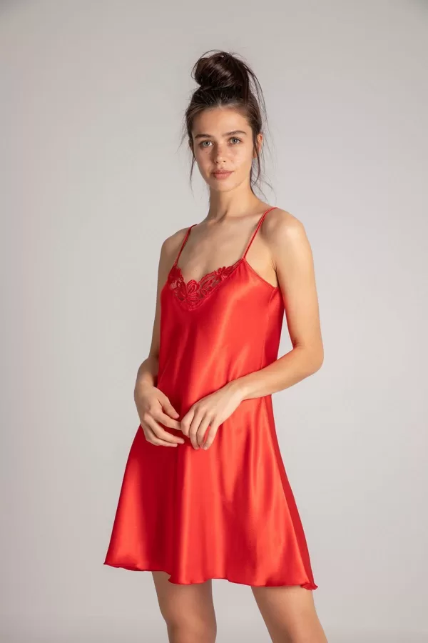 SI 04 Izmēri M , L , XL , 9 eur