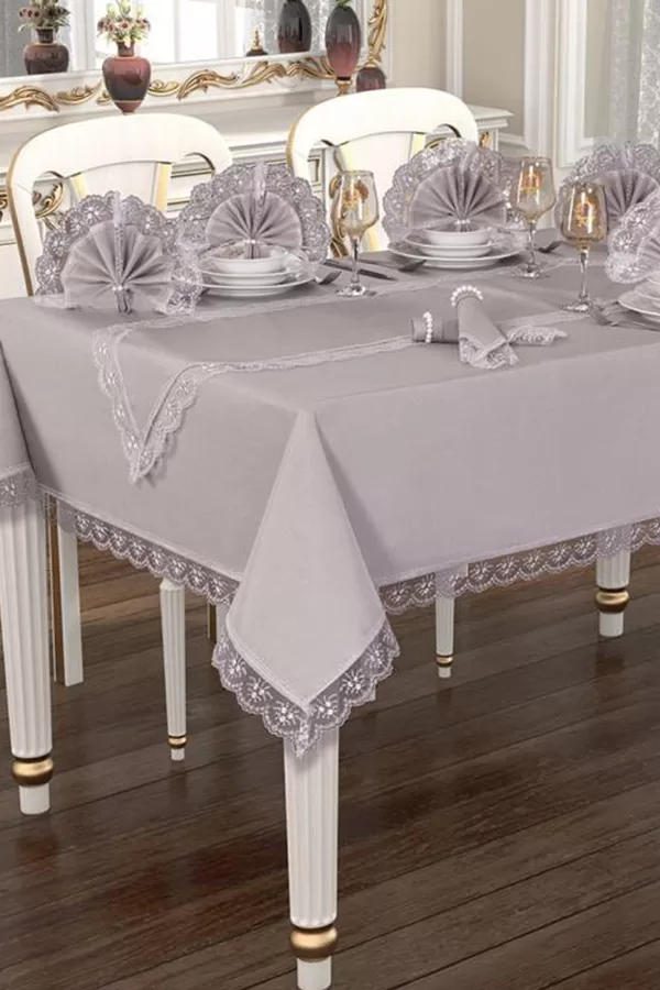 CD 14 Galdauts 160x220 cm , celiņš 45x175 cm , 12 salvetes ar gredzeniem 35x40  cm , 25 eu