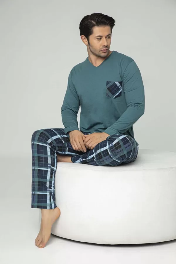 AY 01 Izmēri no S līdz XL , 95% kokvilna 5% elastāns , 29 eur