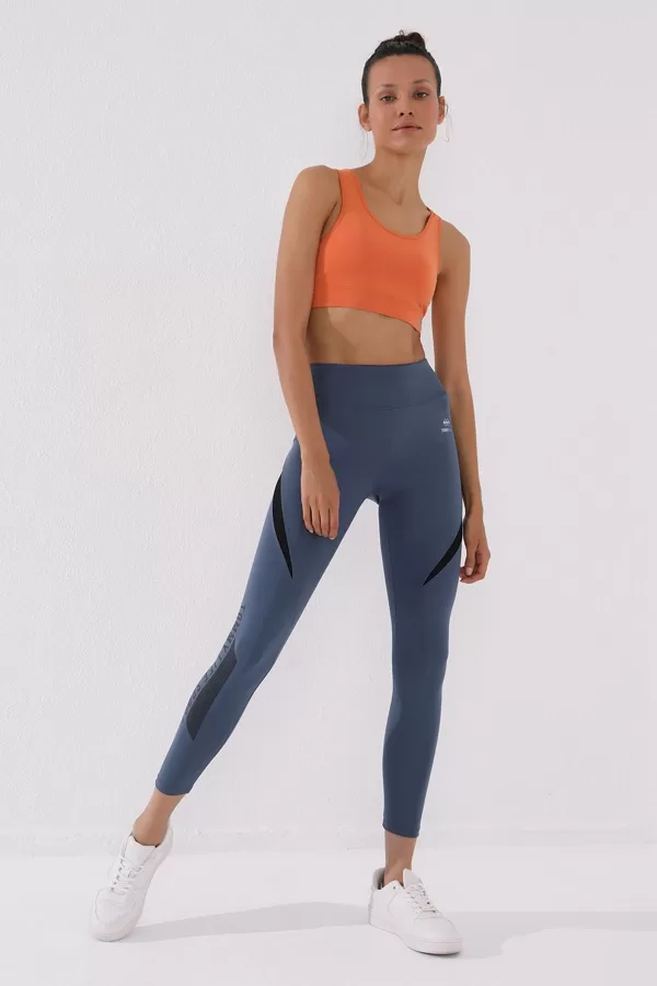 TLL02 Izmēri no S līdz XL 95% poliesters 5% elastāns , 12 eur