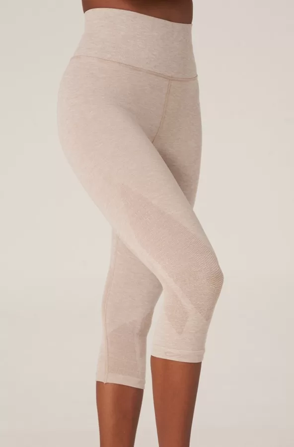 CUL 005 Izmēri no XS līdz L , 48% poliamīds 44% poliesters 8% elastāns , 22 eur