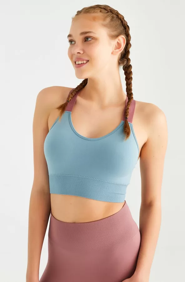 CU 001 Izmēri no XS līdz L , 93% poliamīds 7% elastāns, 18 eur