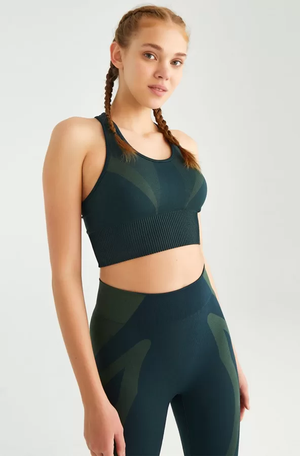 CU 005 Izmēri no XS līdz L , 67% poliamīds 28% poliesters 5% elastāns , 18 eur